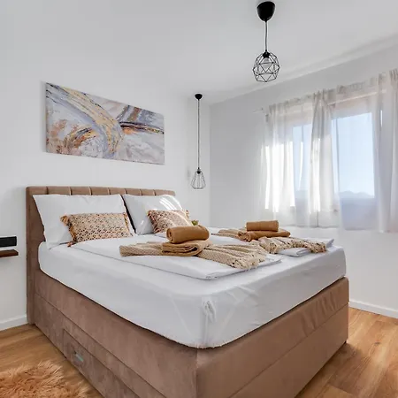 Beautiful Rustica With Pool Villa *