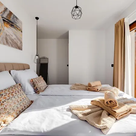Beautiful Rustica With Pool Villa
