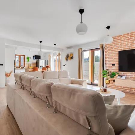 Beautiful Rustica With Pool Villa *