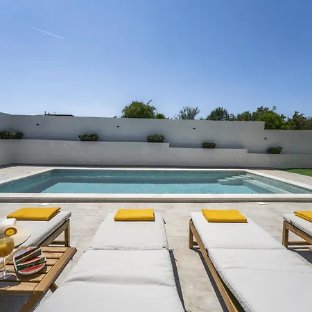 Beautiful Rustica With Pool فيلة