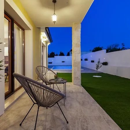 Beautiful Rustica With Pool فيلة