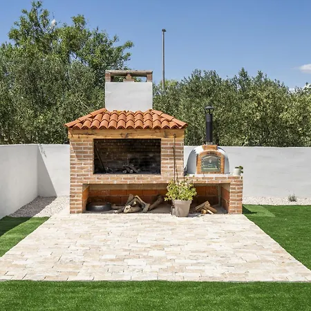 Beautiful Rustica With Pool Villa Vrana (Zadar)