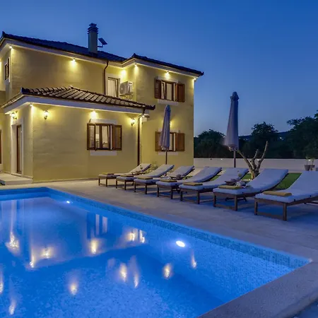 Beautiful Rustica With Pool * Vrana (Zadar)