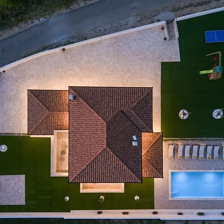 Beautiful Rustica With Pool فيلة *