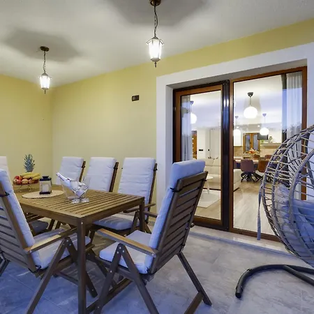 فيلة Beautiful Rustica With Pool *
