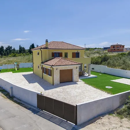 Beautiful Rustica With Pool Villa *