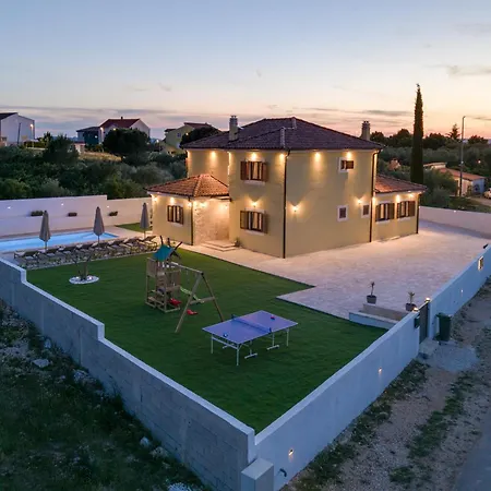 فيلة Beautiful Rustica With Pool *