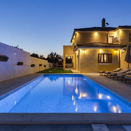 Beautiful Rustica With Pool Vrana (Zadar)