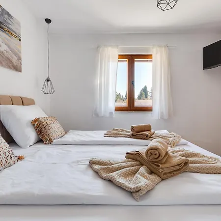 فيلة Beautiful Rustica With Pool *