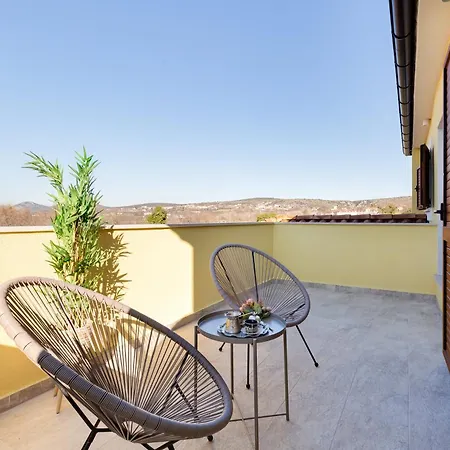 فيلة Beautiful Rustica With Pool