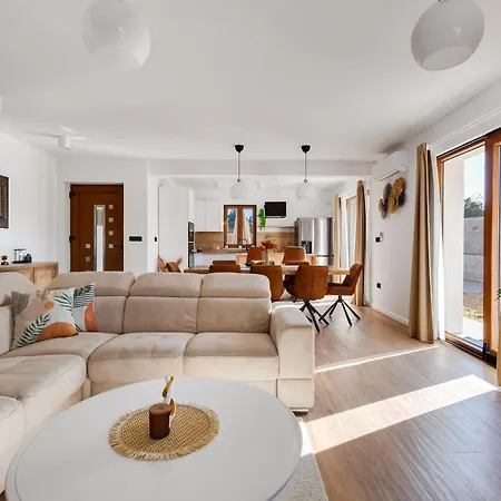 Beautiful Rustica With Pool *