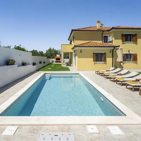 Beautiful Rustica With Pool