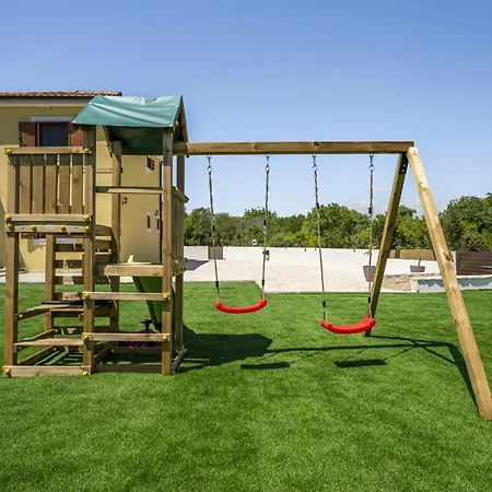 فيلة Beautiful Rustica With Pool