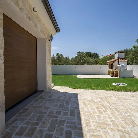 Beautiful Rustica With Pool فيلة *